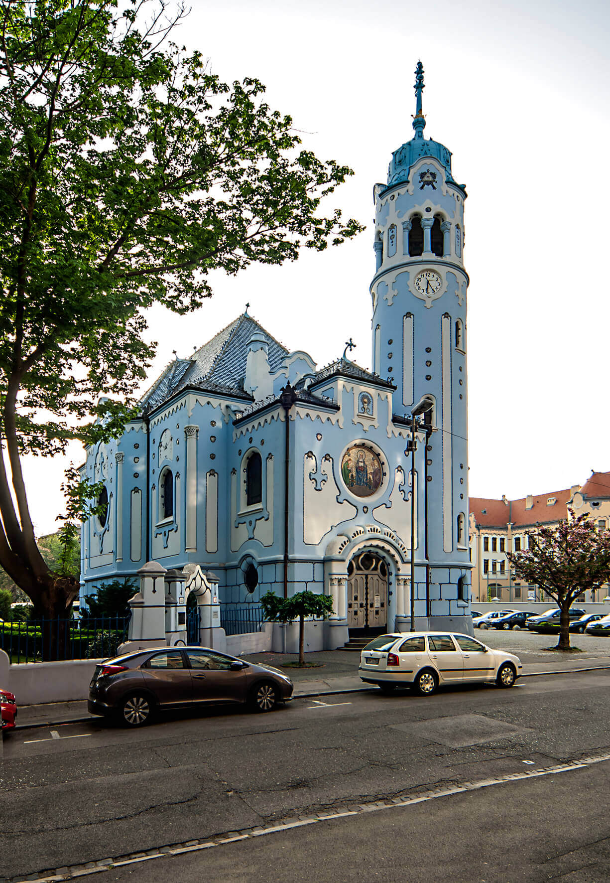 Kostol Svätej Alžbety, známy ako Modrý kostolík v Bratislave